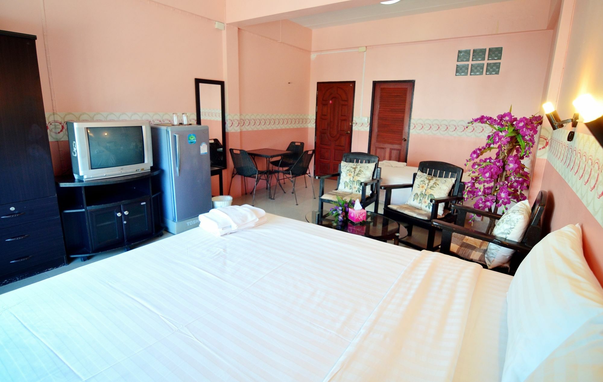 The Famous House - Jomtien Praia de Jomtien Exterior foto