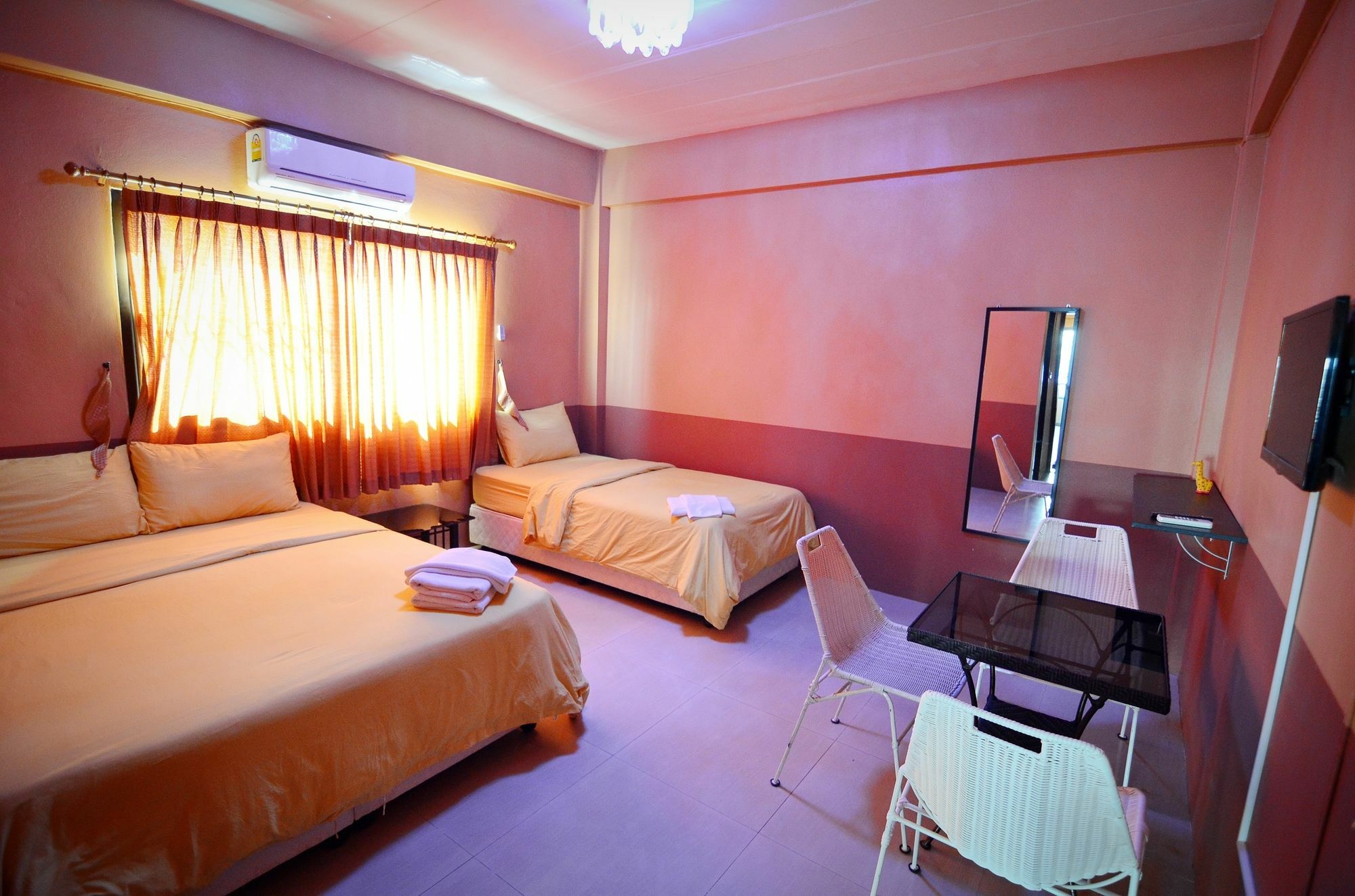 The Famous House - Jomtien Praia de Jomtien Exterior foto