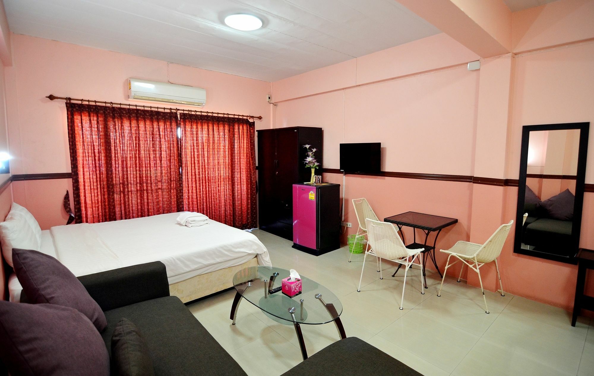 The Famous House - Jomtien Praia de Jomtien Exterior foto